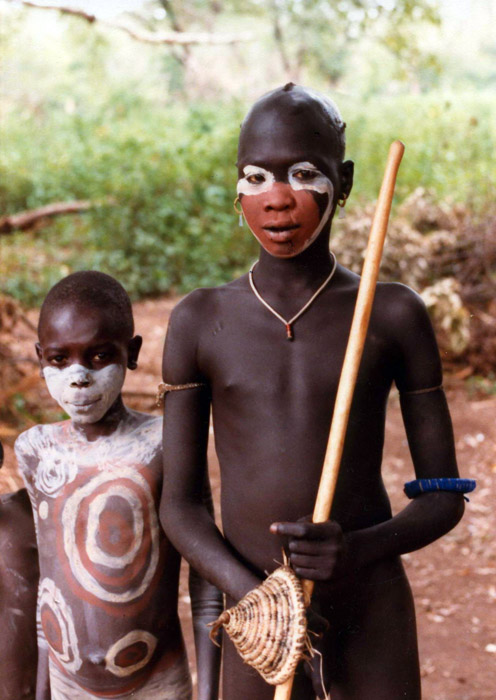 Boys at a duelling match (1982)