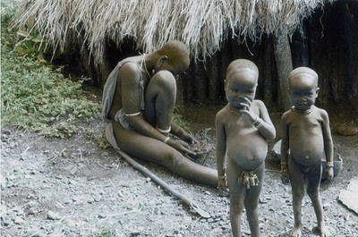 Suri woman with her children